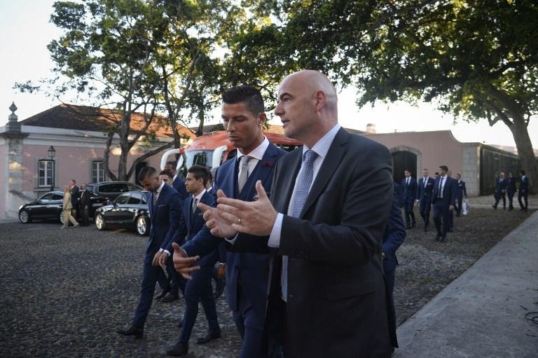 Novo presidente da Fifa afirma que sal&aacute;rio oferecido a ele &eacute; "insultante"