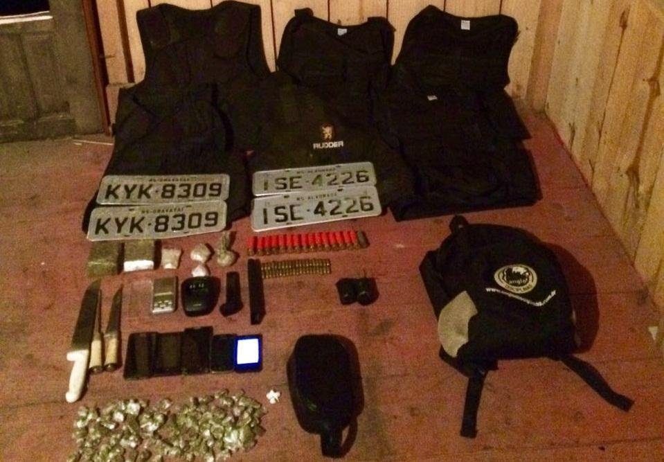 Granadas, coletes bal&iacute;sticos e muni&ccedil;&otilde;es foram localizados em suposto paiol do tr&aacute;fico