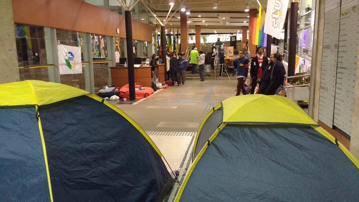 Estudantes passaram a noite no sagu&atilde;o da Assembleia Legislativa