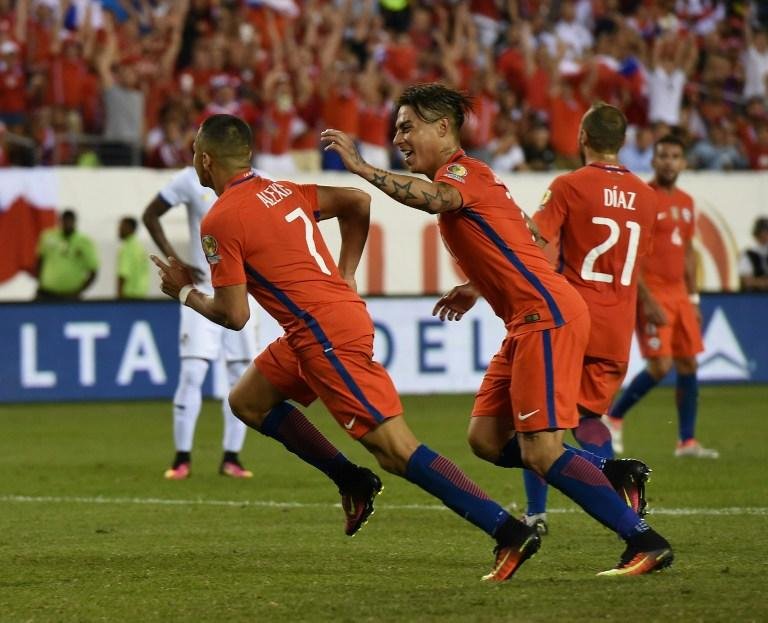 Com gols de Alex S&aacute;nchez e Vargas, chilenos venceram por 4 a 2