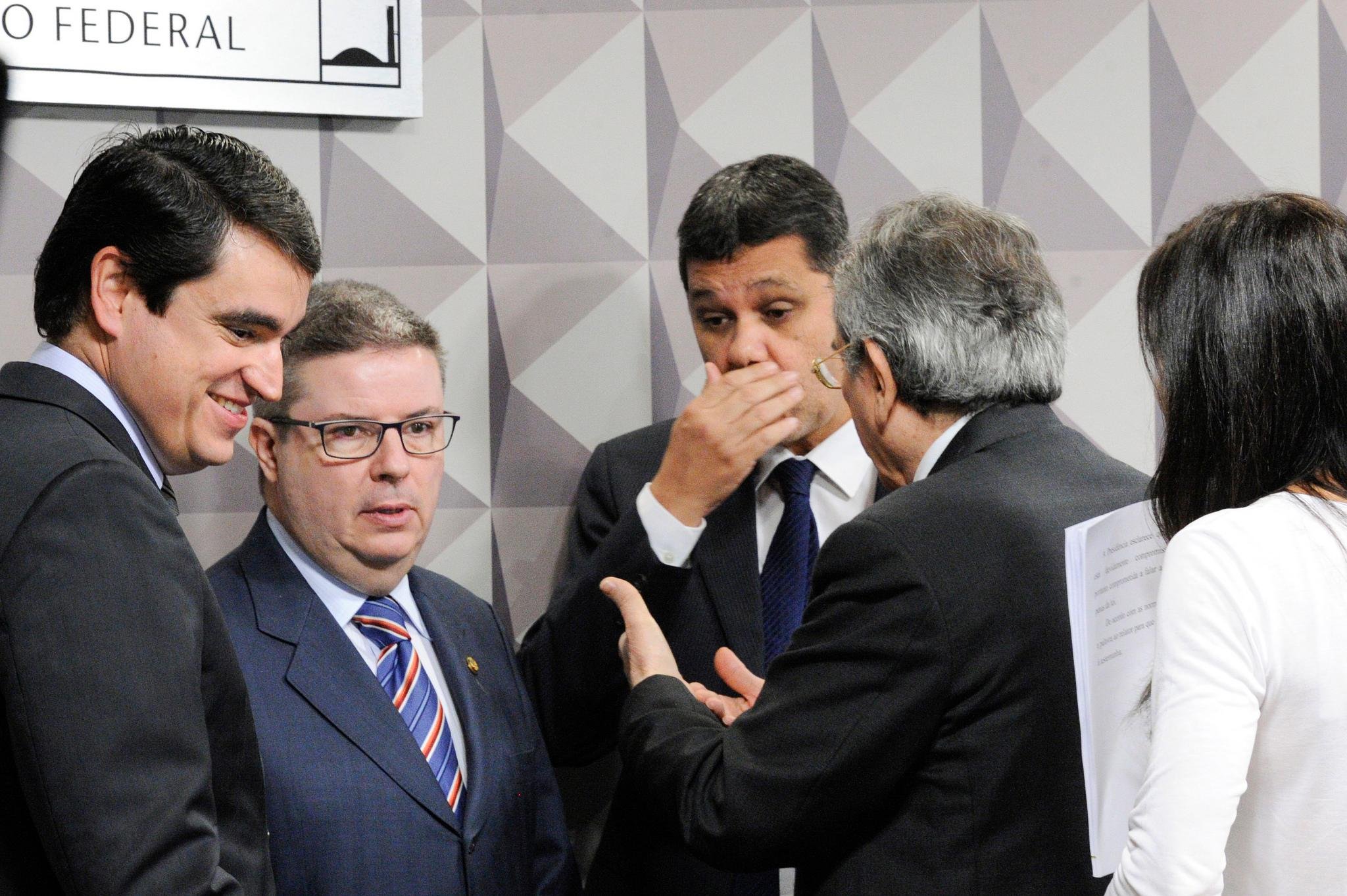 Houve troca de acusa&ccedil;&otilde;es entre os defensores do afastamento de Dilma e senadores contr&aacute;rios