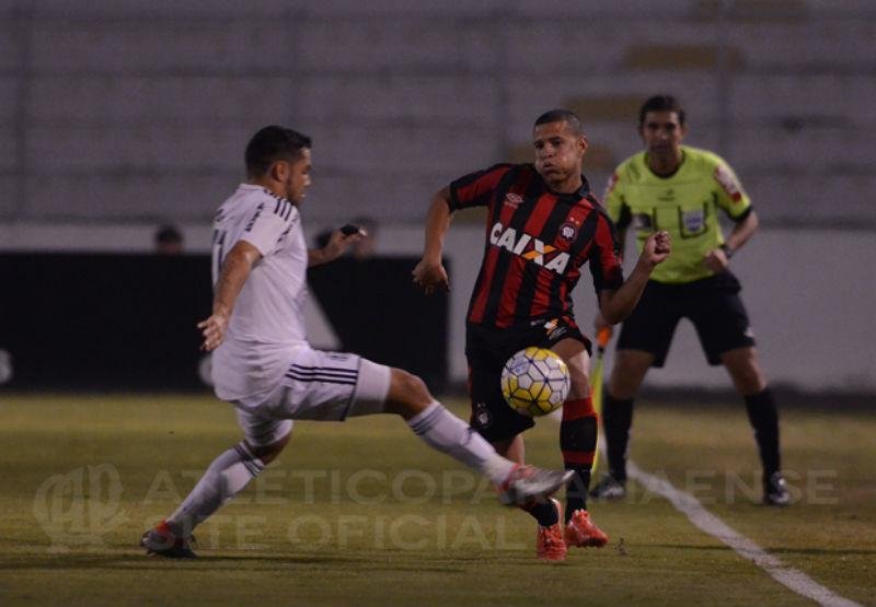 Em segunda vit&oacute;ria consecutiva, paulistas chegaram aos 13 pontos