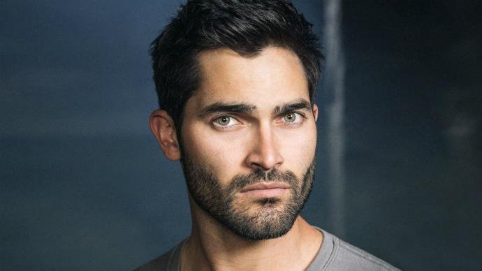 Ator ficou conhecido pelo papel de Derek Hale em "Teen Wolf"