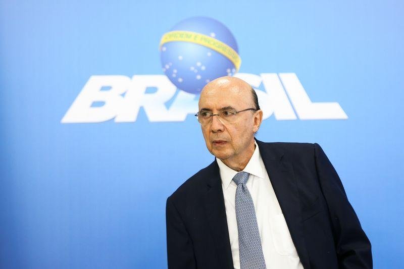 Sa&iacute;da de ministros citados na Lava Jato n&atilde;o muda nosso trabalho, diz Meirelles