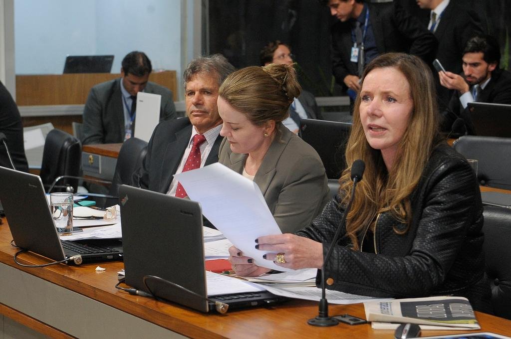 Vanessa Grazziotin recebeu of&iacute;cio que prova que Dilma n&atilde;o praticou atos para libera&ccedil;&atilde;o do Plano Safra