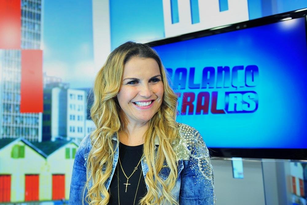 K&aacute;tia participou do Balan&ccedil;o Geral neste s&aacute;bado anunciando sua participa&ccedil;&atilde;o no Gigante Bowl