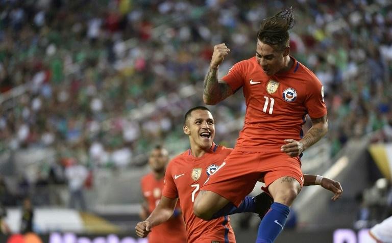 Eduardo Vargas fez 4 gols da vit&oacute;ria chilena