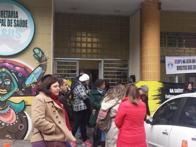 Ap&oacute;s acordo, municip&aacute;rios liberam entrada de funcion&aacute;rios na Secretaria de Sa&uacute;de
