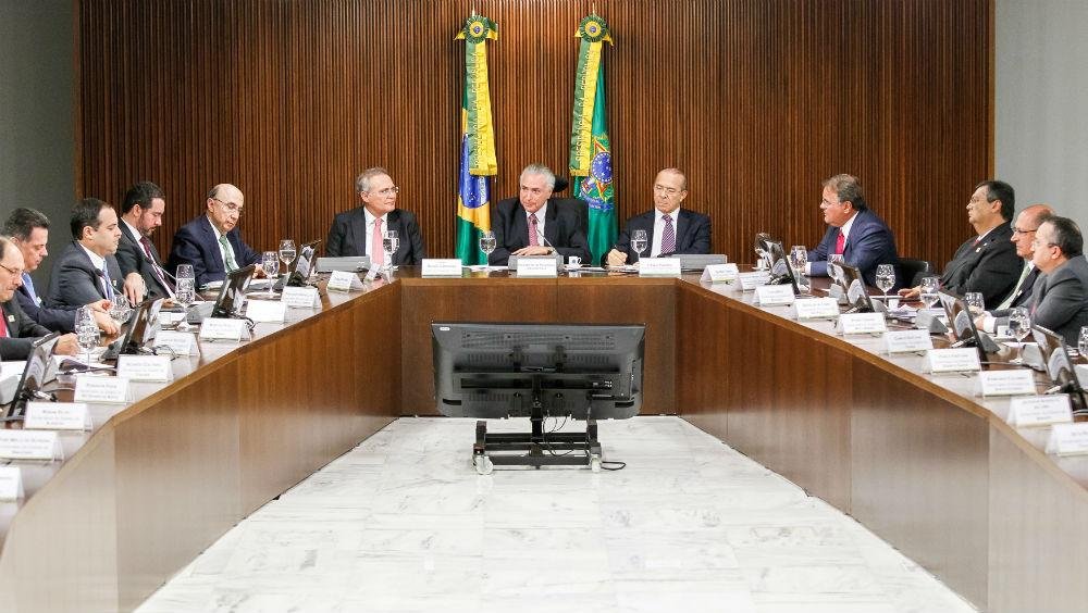 Temer disse que acordo da renegocia&ccedil;&atilde;o de d&iacute;vidas &eacute; emergencial