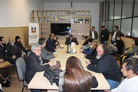 Educadores entregaram nesta segunda-feira uma contraproposta para o governo do Estado