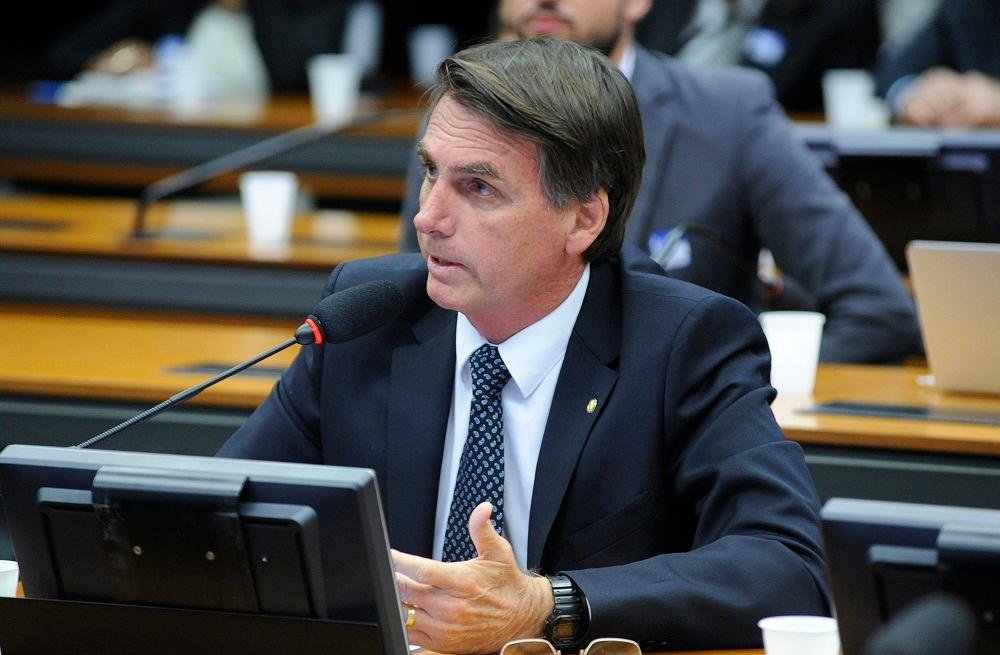 Bolsonaro disse que s&oacute; n&atilde;o estupraria a deputada Maria do Ros&aacute;rio (PT-RS) porque ela "n&atilde;o merece"