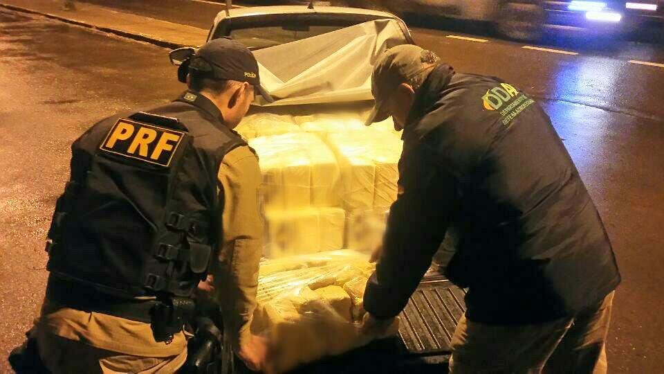 PRF apreende mais de meia toneladas de queijo em Sarandi