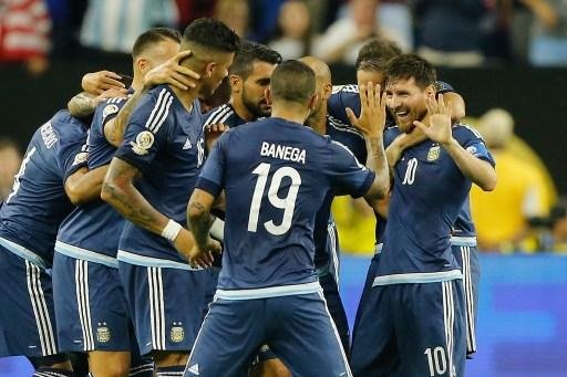 Messi fez gola&ccedil;o e alcan&ccedil;ou recorde com a camisa da Argentina