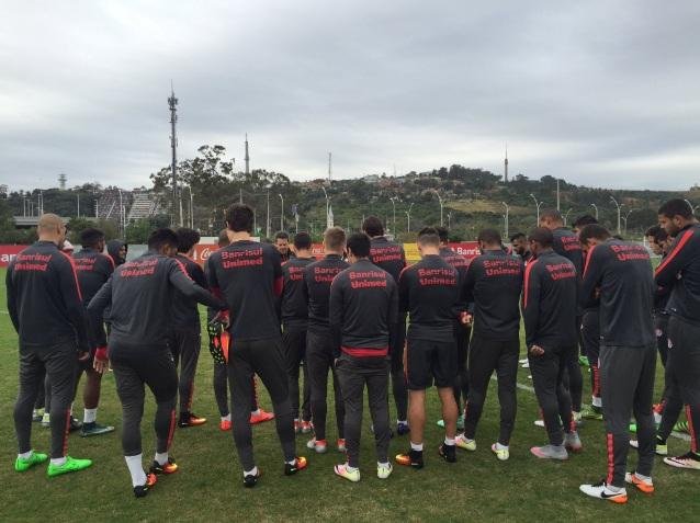 Inter treina bola a&eacute;rea defensiva e encaminha time com quatro altera&ccedil;&otilde;es 
