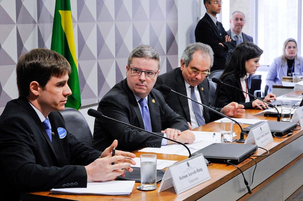Novo cronograma prev&ecirc; vota&ccedil;&atilde;o de relat&oacute;rio do impeachment no dia 9 de agosto