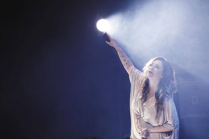 Ela tamb&eacute;m adiou o lan&ccedil;amento do seu novo &aacute;lbum em S&atilde;o Paulo