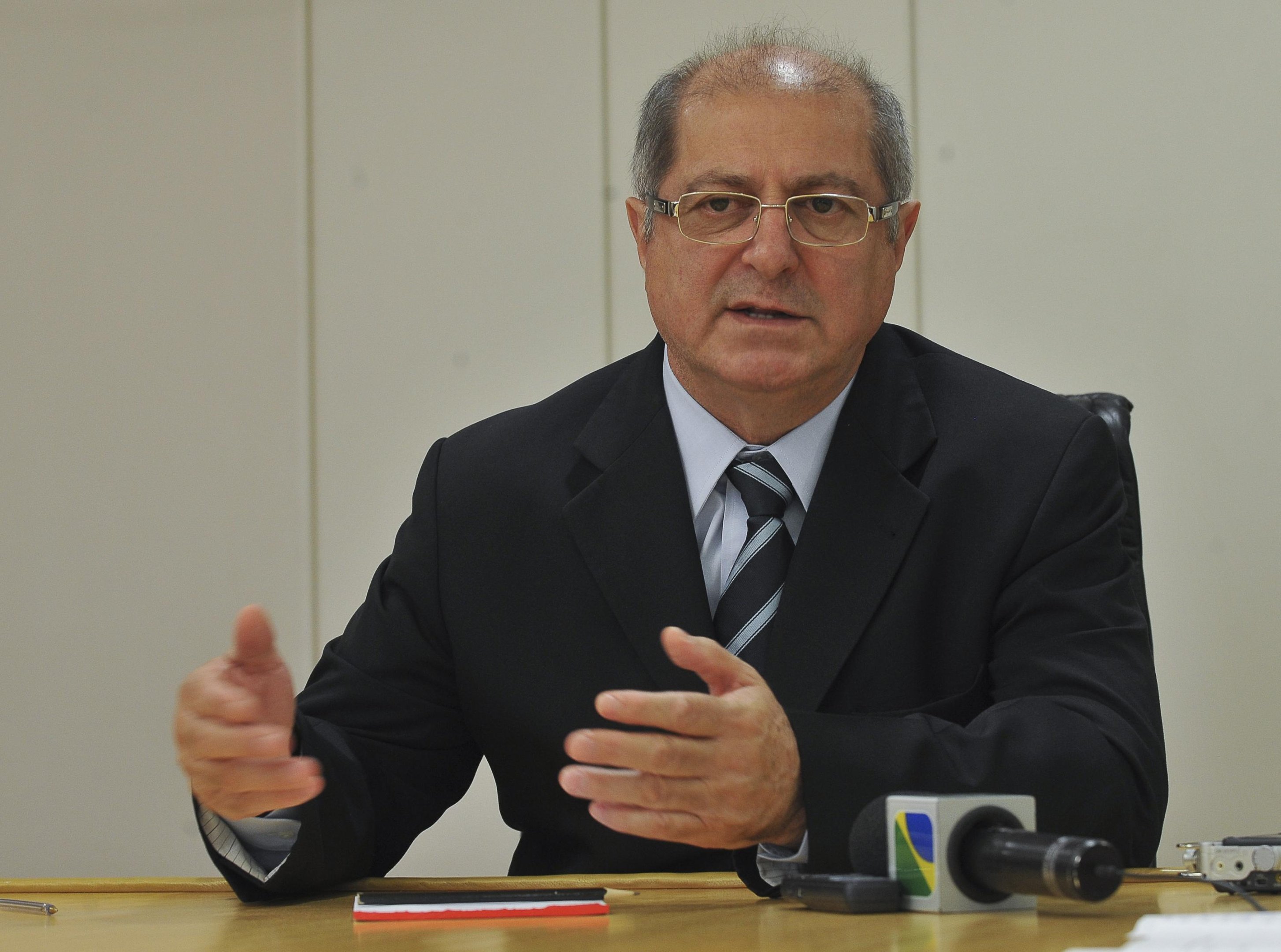 Ex-ministro Paulo Bernardo &eacute; preso em opera&ccedil;&atilde;o da PF