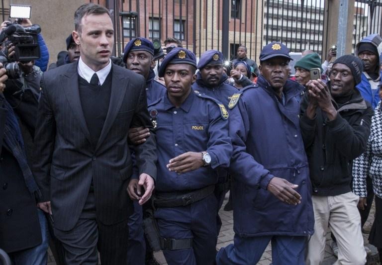 Pistorius diz que a namorada gostaria de v&ecirc;-lo em liberdade 