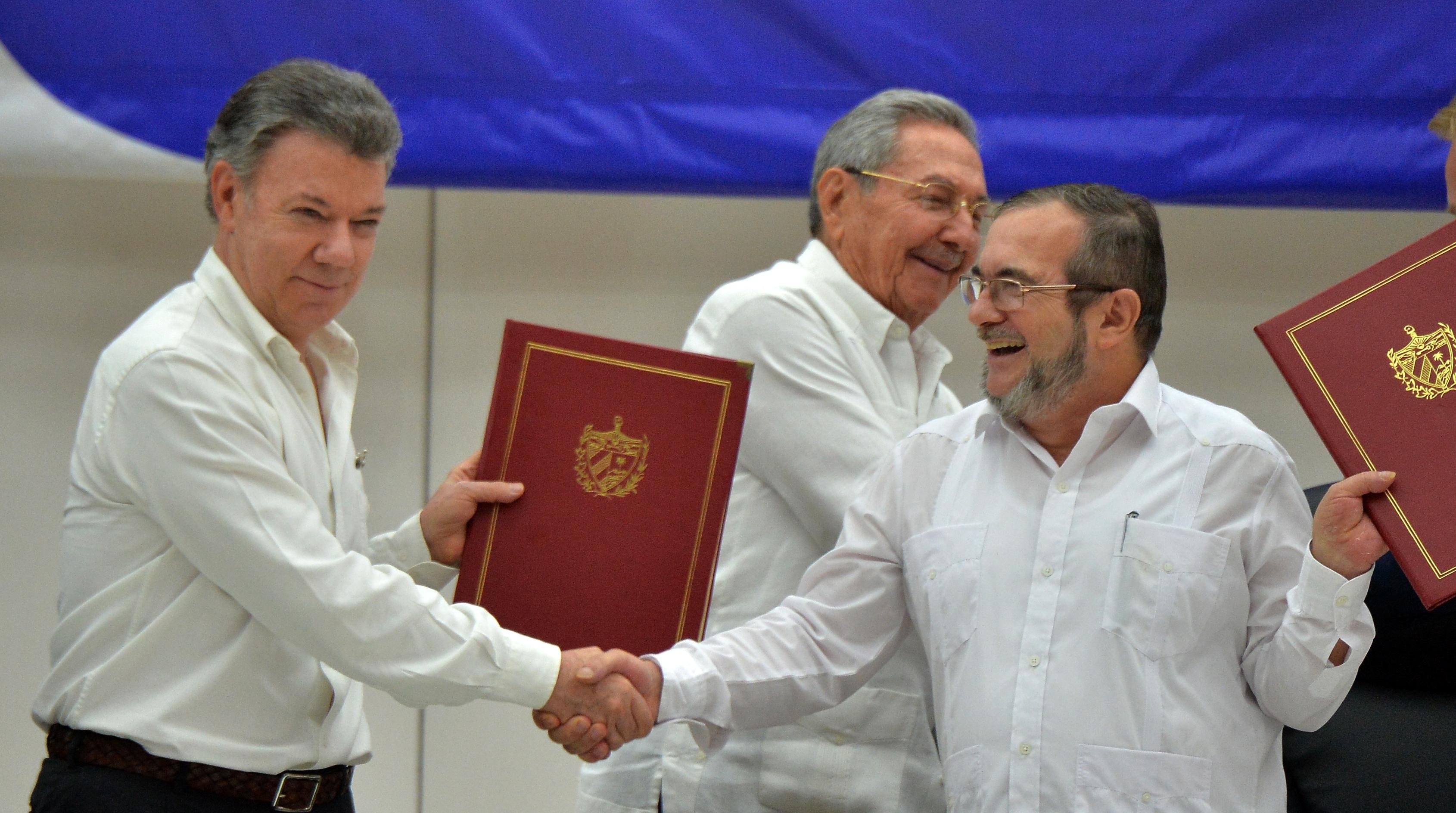 Presidente da Col&ocirc;mbia comemora assinatura de cessar-fogo com as Farc