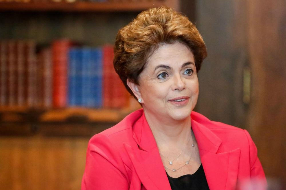 Dilma Rousseff poder&aacute; viajar em aeronaves da FAB mesmo estando afastada
