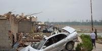 Tornado deixa 98 mortos na China