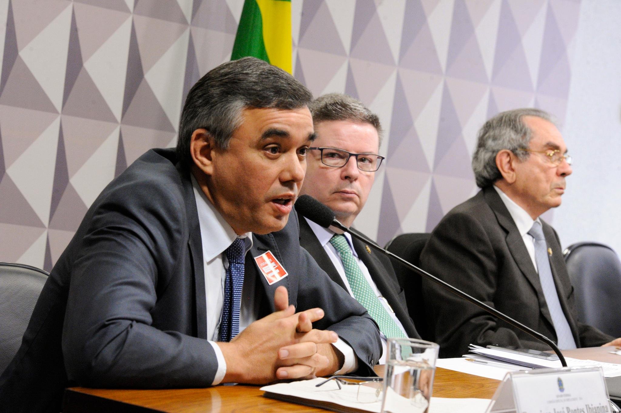 Comiss&atilde;o do Impeachment ouve testemunhas de defesa