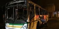 Ônibus do Herdeiros foi queimado na noite dessa quarta