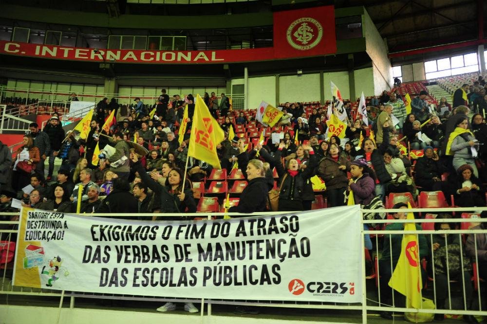 Professores grevistas ter&atilde;o ponto cortado pelo governo do Estado