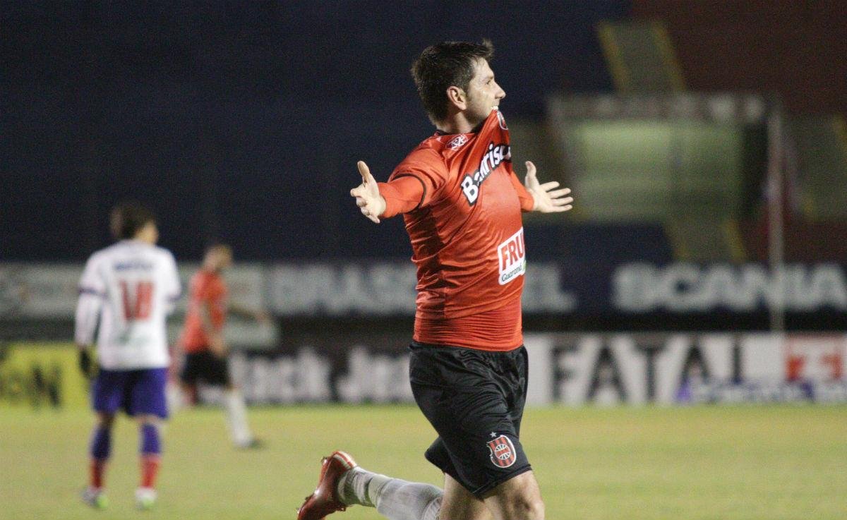 Com gol de Teco, Brasil reencontrou a vit&oacute;ria ap&oacute;s dois empates seguidos