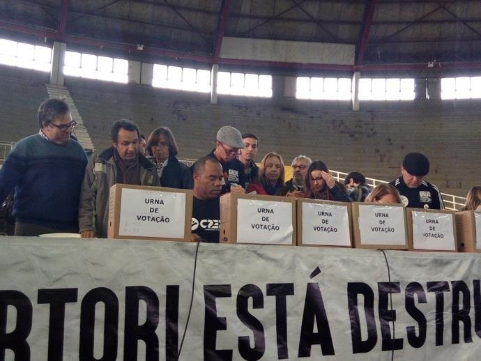Plebiscito da categoria manteve paralisa&ccedil;&atilde;o por menos de 40 votos de diferen&ccedil;a