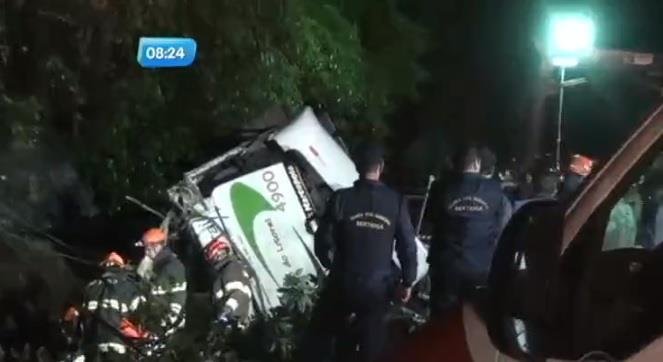 &Ocirc;nibus fretado pela Prefeitura de S&atilde;o Sebasti&atilde;o capotou, causando a morte de 18 pessoas