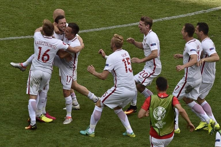 Sele&ccedil;&atilde;o polonesa tornou-se a primeira classificada para as quartas de final do campeonato