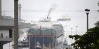 Navio chinês inicia viagem inaugural do novo Canal do Panamá