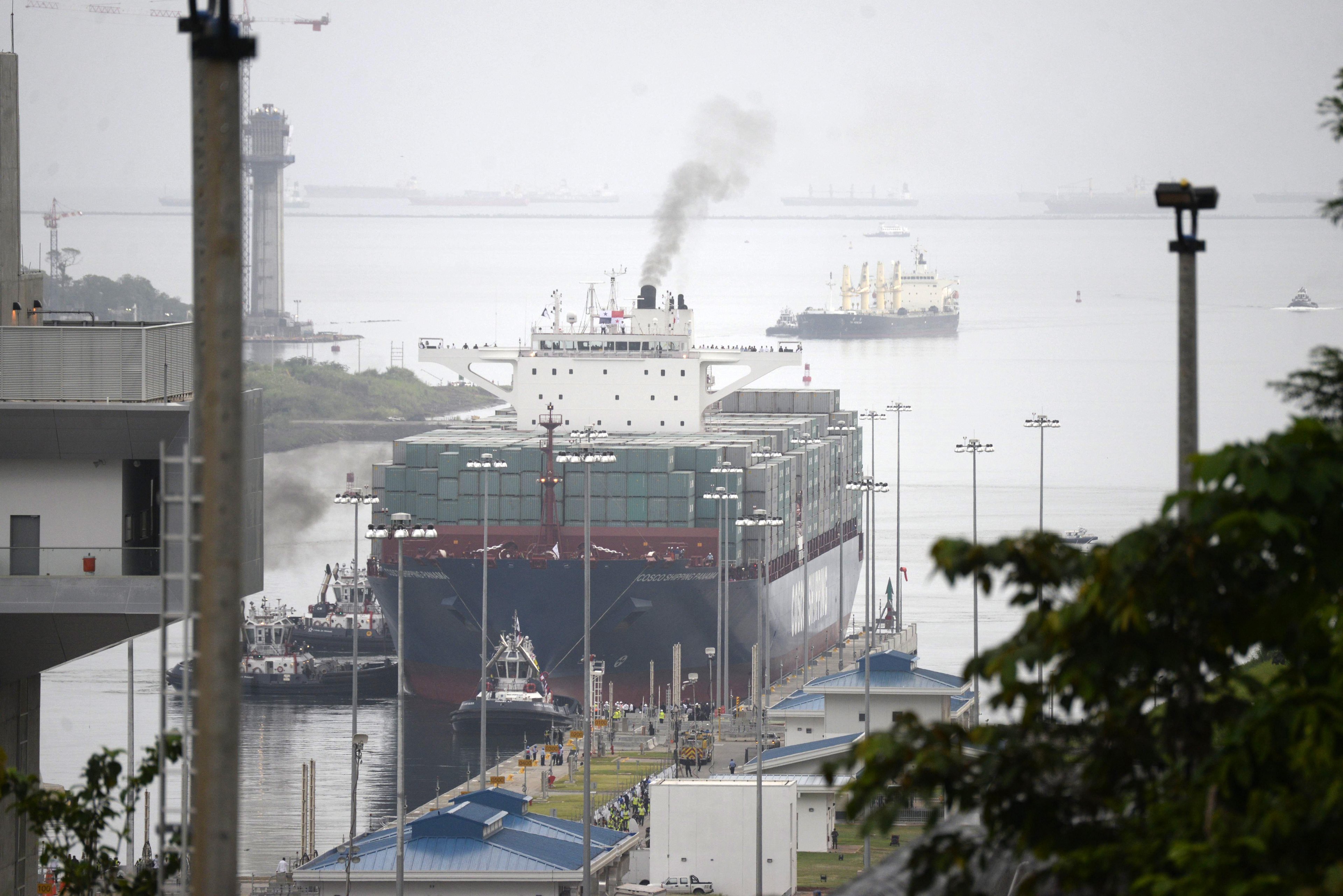 Navio chin&ecirc;s inicia viagem inaugural do novo Canal do Panam&aacute;