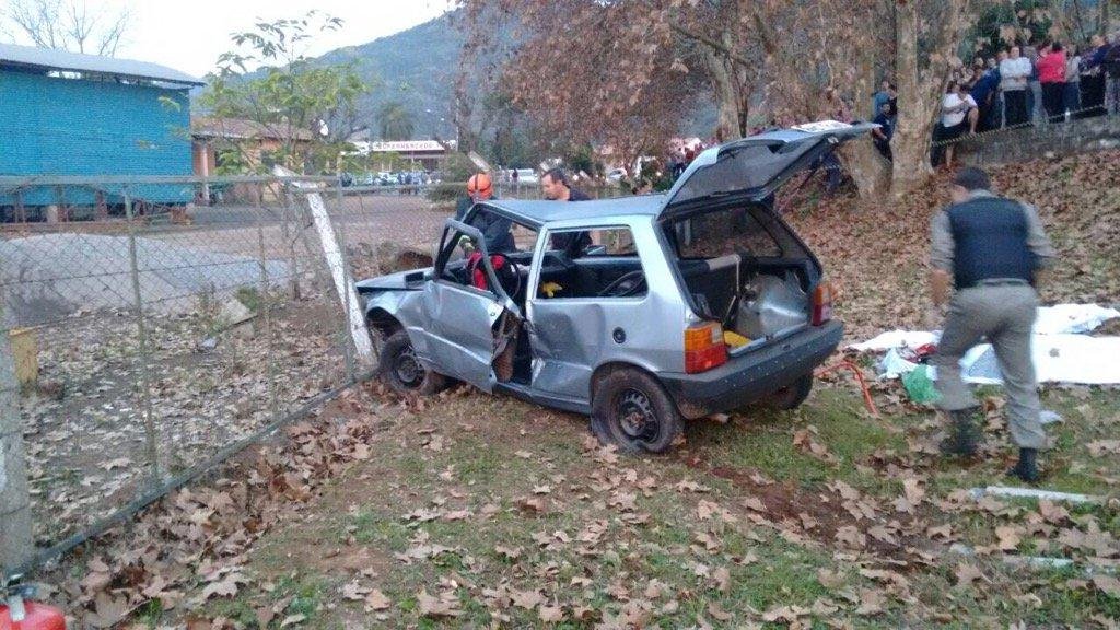 Duas pessoas morreram em acidente em Mu&ccedil;um