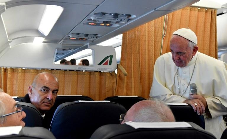 Igreja deve pedir desculpas aos homossexuais, diz Papa Francisco
