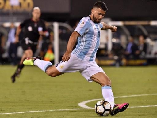 Ag&uuml;ero alerta que Messi n&atilde;o ser&aacute; o &uacute;nico a abandonar sele&ccedil;&atilde;o argentina