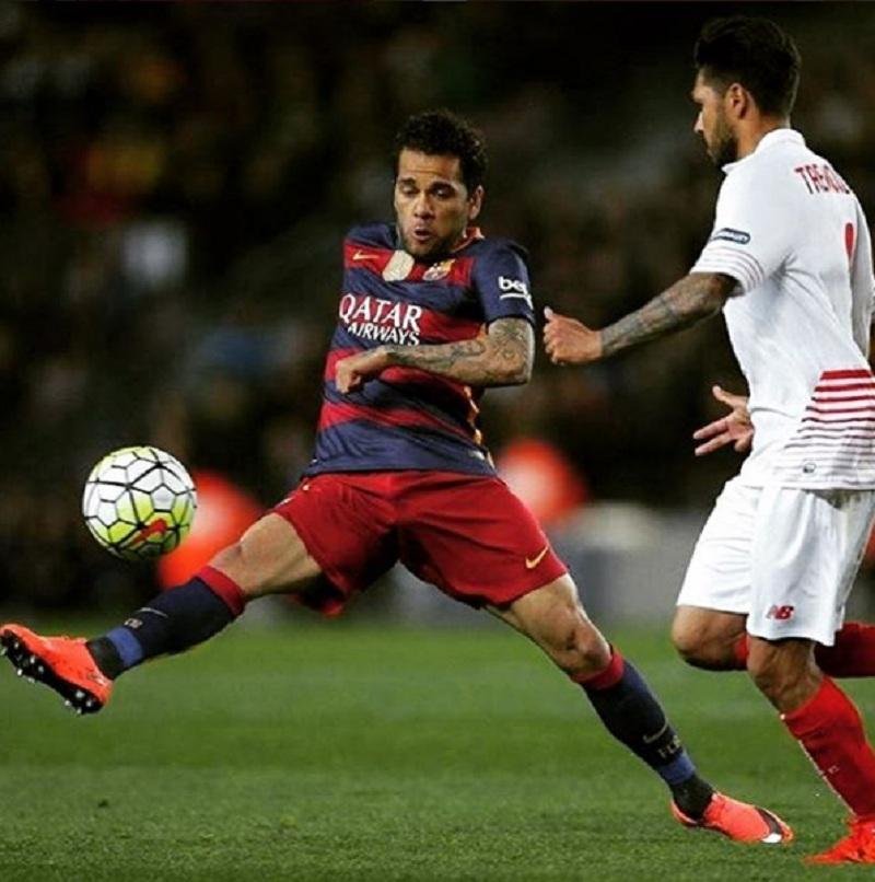 Dani Alves &eacute; oficializado como refor&ccedil;o da Juventus