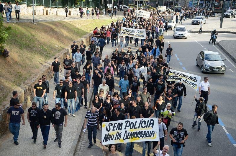 Categoria paralisou parcialmente atendimento contra atraso de sal&aacute;rios e outras reivindica&ccedil;&otilde;es 