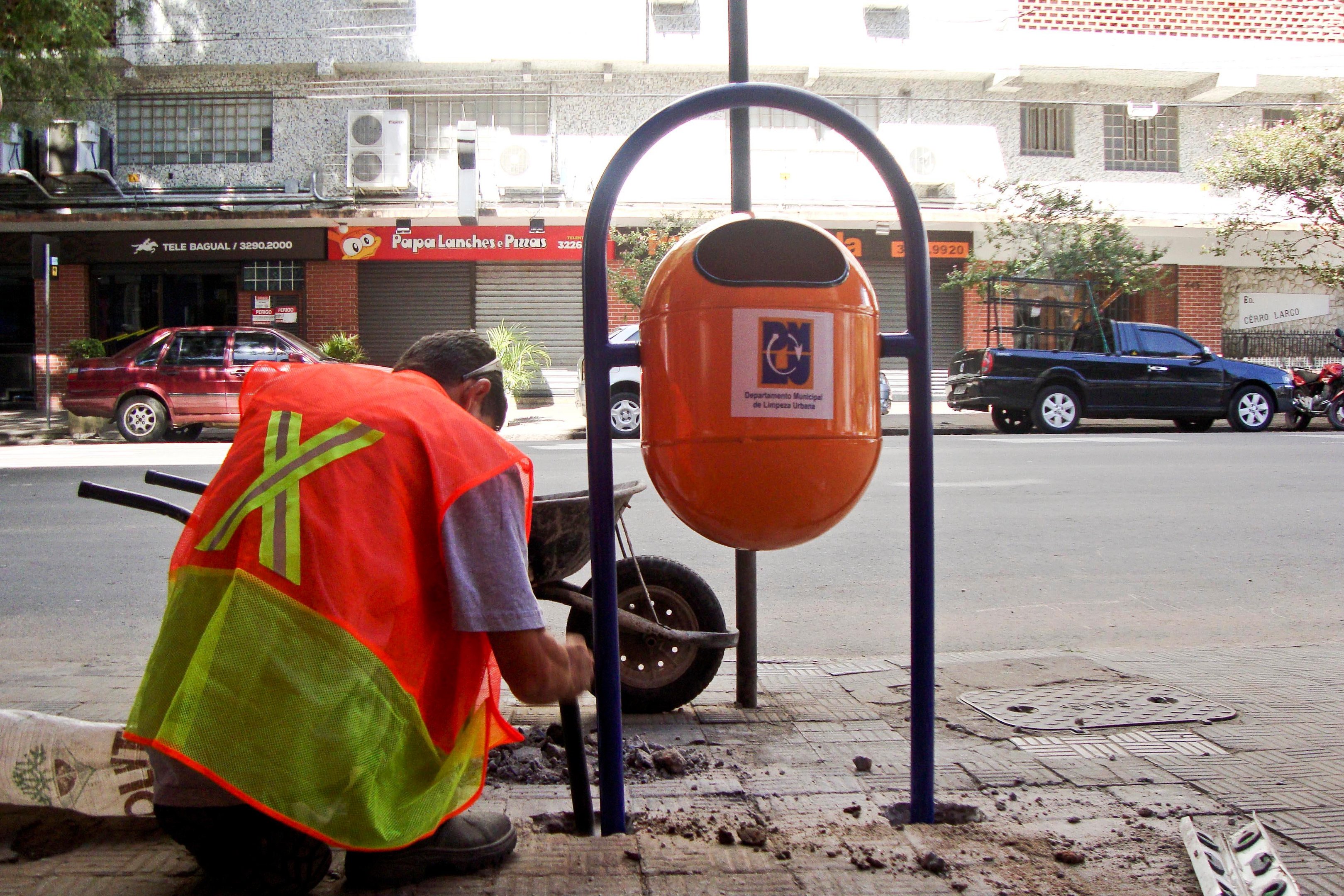 Mais mil lixeiras ser&atilde;o instaladas em Porto Alegre