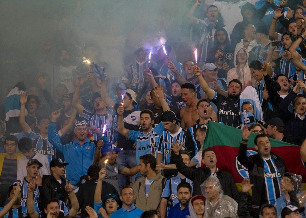 Sinalizadores da torcida do Gr&ecirc;mio v&atilde;o custar 10 mil reais ao clube