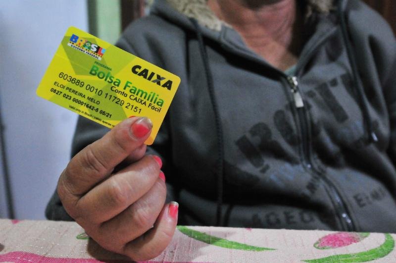 Em um ano, 17 mil contratos do Bolsa Fam&iacute;lia foram revogados no RS 