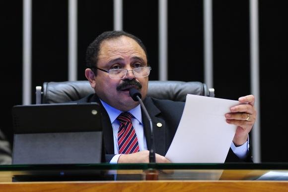 Presidente da C&acirc;mara foi alvo de cr&iacute;ticas por cancelar sess&atilde;o para feriado junino
