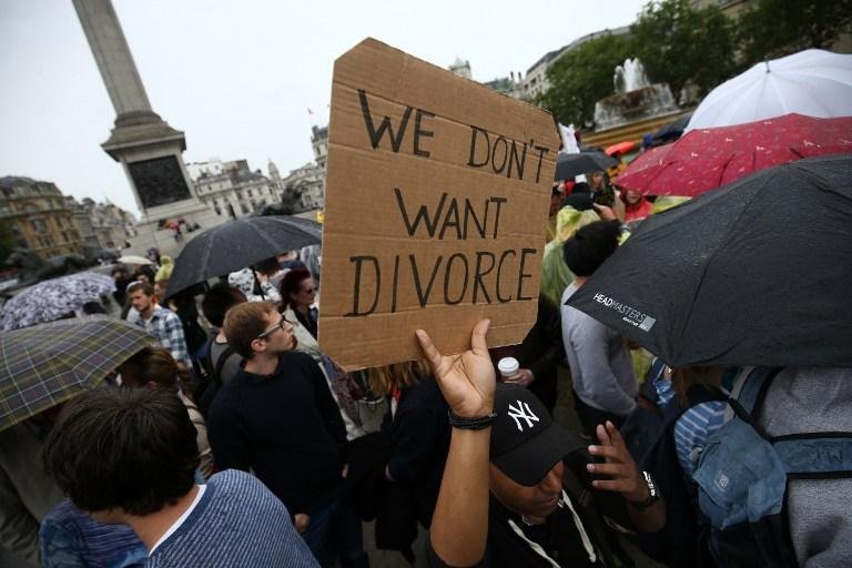 Brit&acirc;nicos come&ccedil;am a sentir consequ&ecirc;ncias de Brexit no bolso