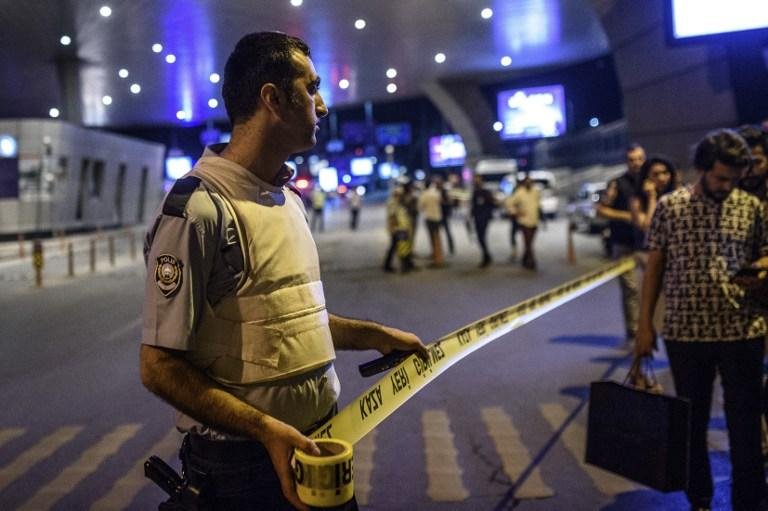 Atentado deixa pelo menos 28 mortos no aeroporto de Istambul 