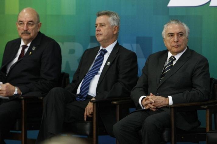 Temer anuncia reajuste de 12,5% no Bolsa Fam&iacute;lia e libera R$ 700 milh&otilde;es para educa&ccedil;&atilde;o