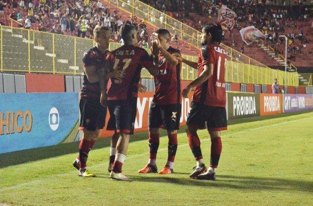 Time da casa chegou aos 16 pontos com o placar de 3 a 2