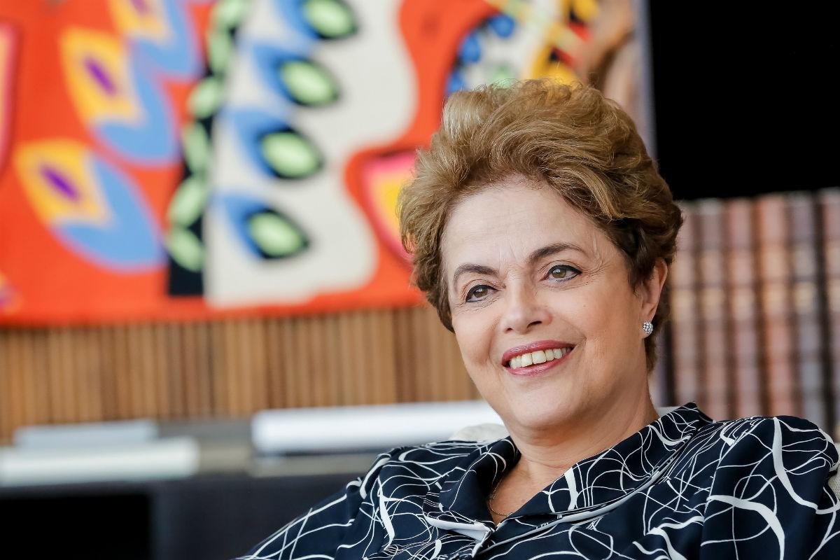 Doa&ccedil;&otilde;es online ajudar&atilde;o Dilma a viajar pelo Brasil em eventos contra o impeachment