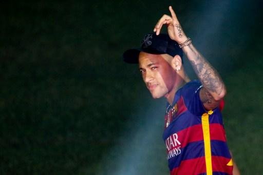 Neymar renovou contrato com Barcelona at&eacute; 2021