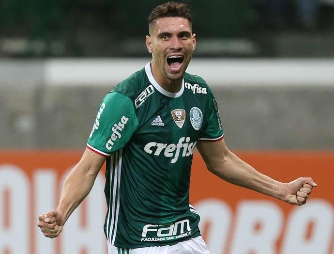 Mois&eacute;s marcou gol e teve atua&ccedil;&atilde;o destacada